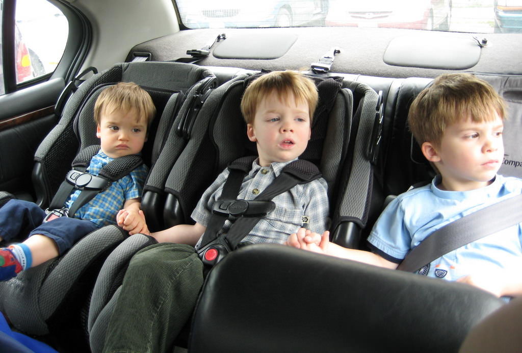 перевозка детей в авто