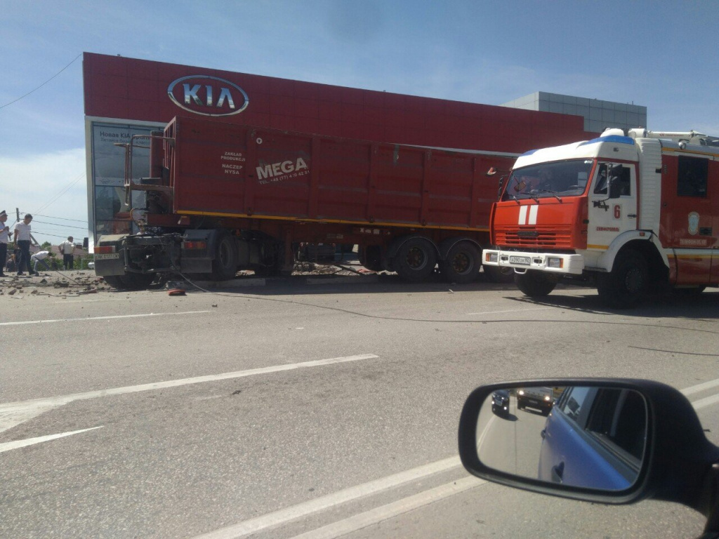 Аварии с участием грузовиков продолжаются